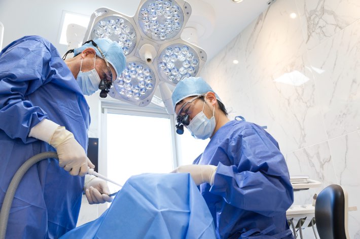 02｜MI治療（低侵襲治療）でリスクの少ないインプラント