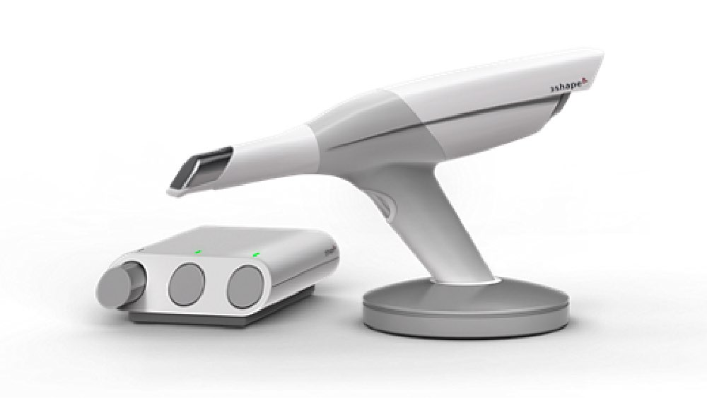 口腔内スキャナーを使用